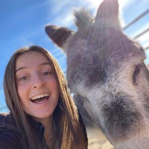 Meet your Posher, Izze